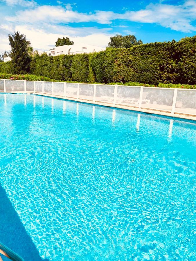 Mandelieu Grand Studio Avec Piscine Et Proche De La Mer المظهر الخارجي الصورة